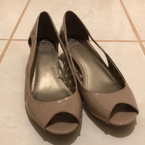 Fergalicious Blush open toe wedges. - Picture 3 of 12